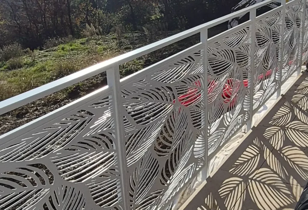 Conception de garde corps decoupe laser sur mesure à DAgneux