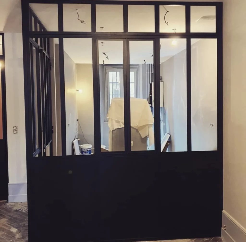 Conception de porte verrière couloir en métal à Lyon