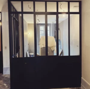 Conception de porte verrière couloir en métal à Lyon