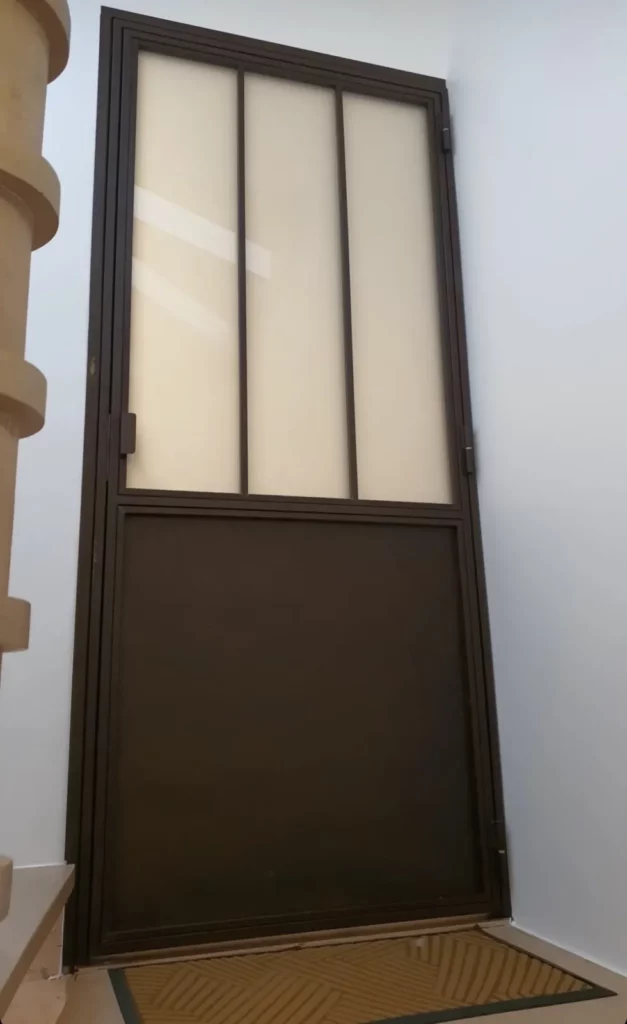 Conception de porte verrière et garde coprs en métal en région Rhône Alpes