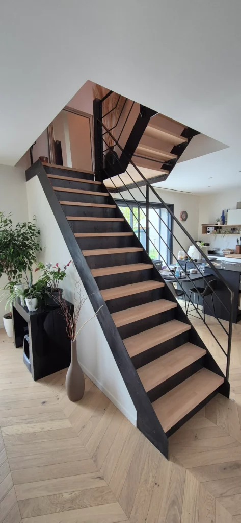 Conception d'escaliers sur mesure en métal à Dagneux et ses alentours