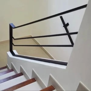 Création de main courante sur escalier béton avec main courante murale 100% acier dans l'Ain