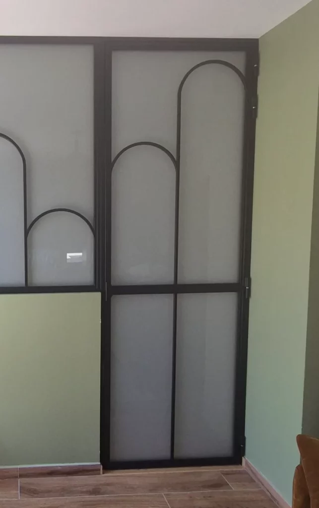 Création de porte verrière en métal à Montluel