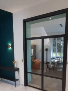 Entreprise artisanale de métallerie experte en création de porte verrière à Dagneux