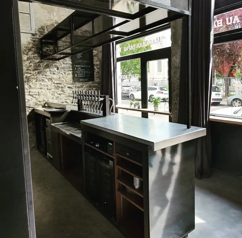 Entreprise artisanale en métallerie expert en création de mobilier et de bar pour professionnels à Lyon