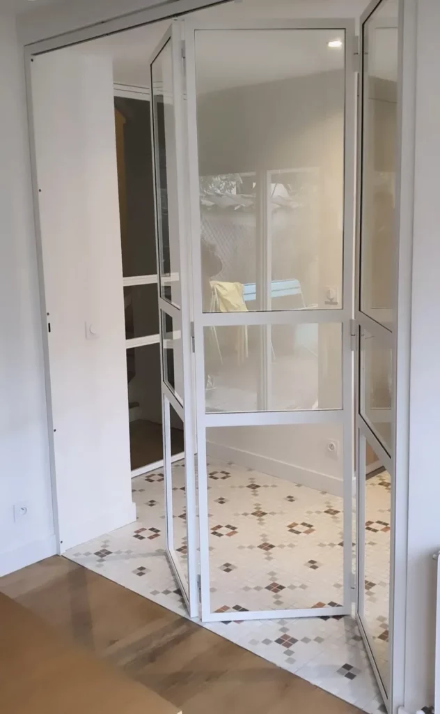 Entreprise artisanale en métallerie expert en réalisation de porte vitrée cadre en métal à Lyon