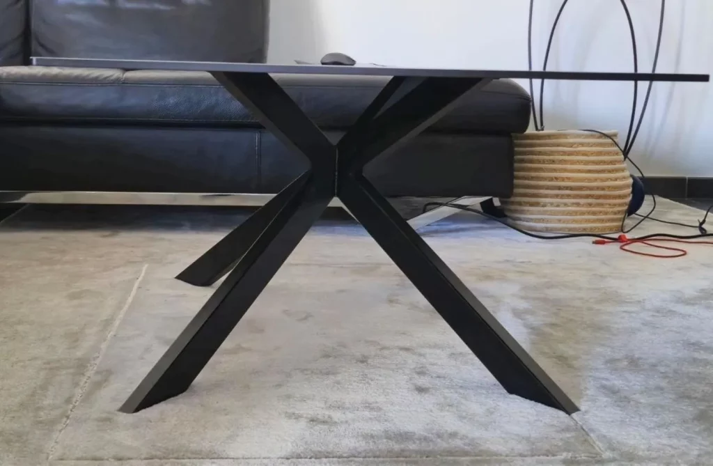 Entreprise artisanale en métallerie spécialisée dnas la création de mobilier en acier sur mesure à Dagneux