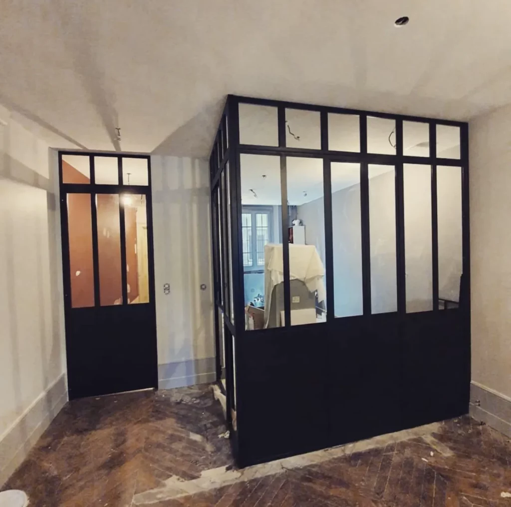 Entreprise artisanale en métallerie spécialiste en création de porte verrière à Lyon