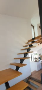 Escaliers quart tournant métal et chêne pour une ferme à Chambost Longessaigne proche de Lyon
