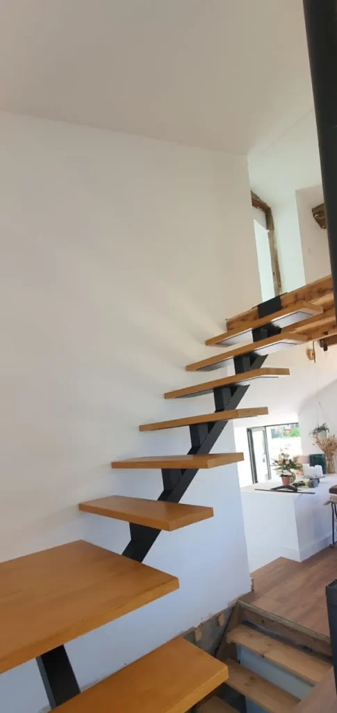 Escaliers quart tournant métal et chêne pour une ferme à Chambost Longessaigne proche de Lyon