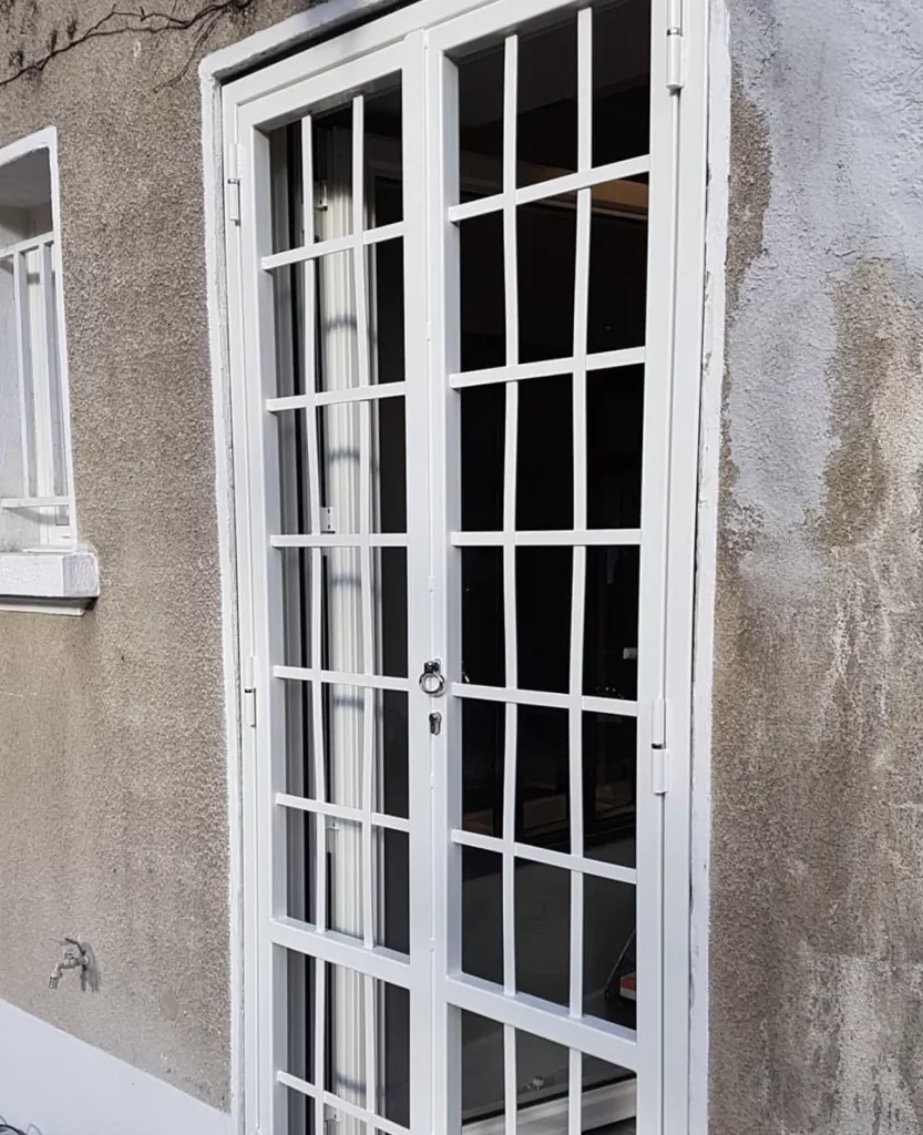 Fabrication de porte extérieir verrière dans le Rhône