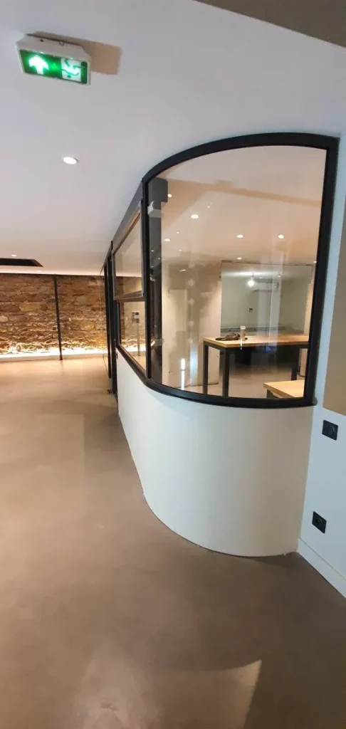 Fabrication de verrière en métal sur mesure par un artisan métallier à Bron et dans ses alentours
