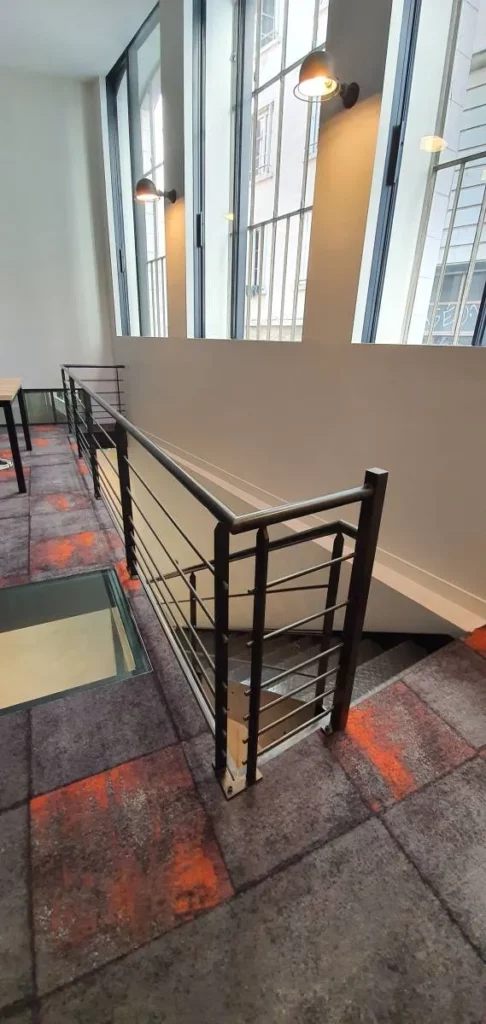 Fabrication d'un garde-corps en métal sur-mesure pour un escalier intérieur à Lyon 69