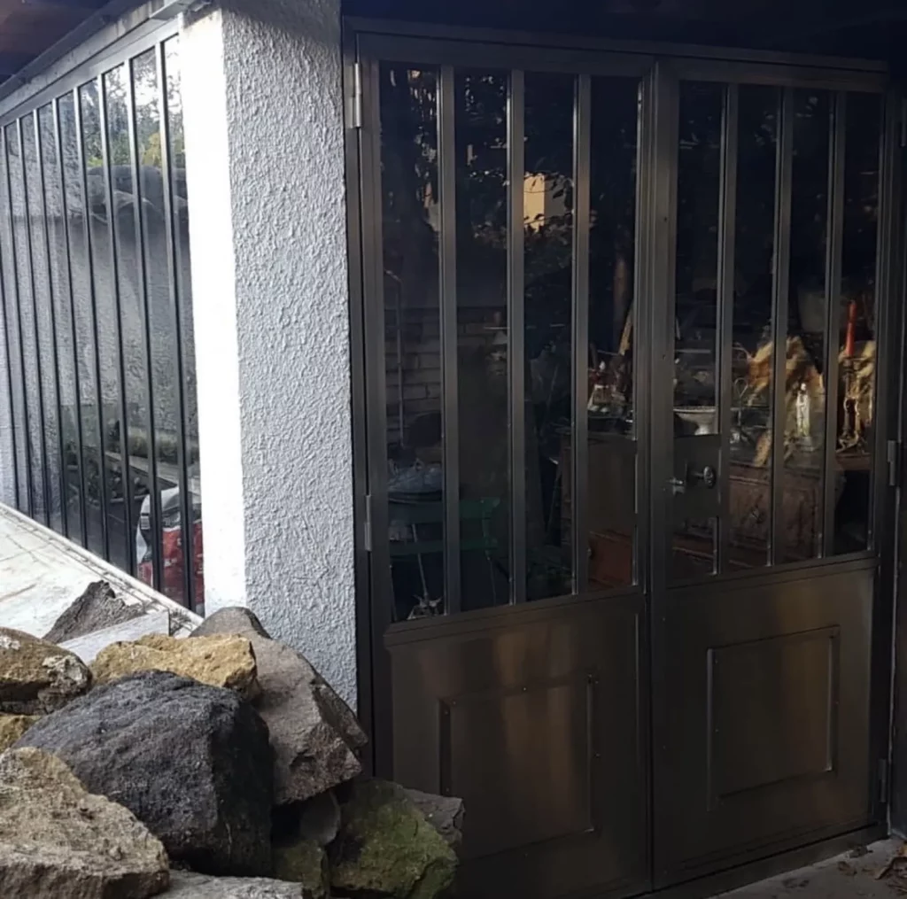Réalisation de portails en inox double à Écully