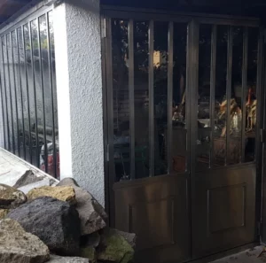 Réalisation de portails en inox double à Écully