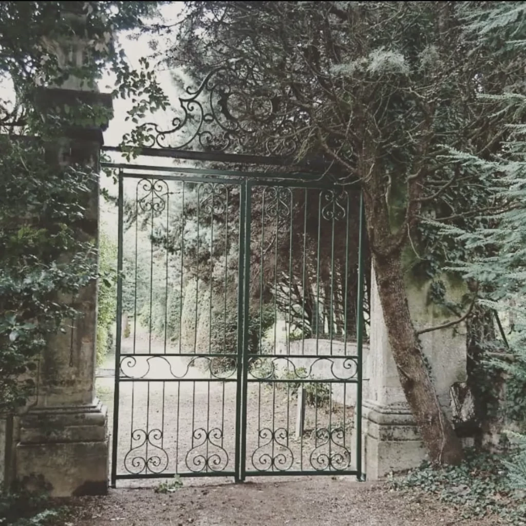 Réalisation d'un portail en fer forgé dans le Rhône