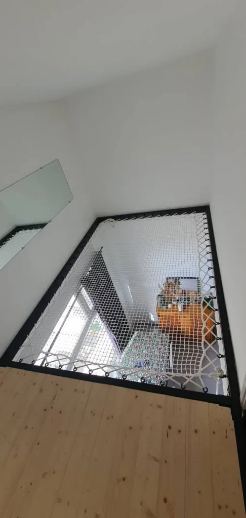 Réalisation d'un support en métal pour soutenir un mezzanine suspendue à Lyon